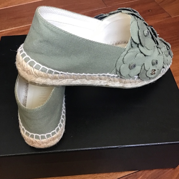 Chanel Green Classic Cc Camelia Flower Slip on Espadrilles Flats - Picture 7 of 9